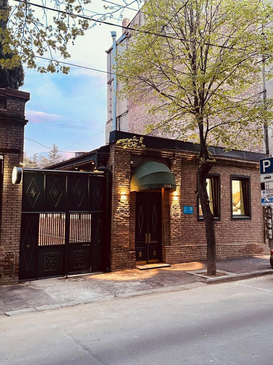House Tale 1921 Hostel Tbilisi ภายนอก รูปภาพ